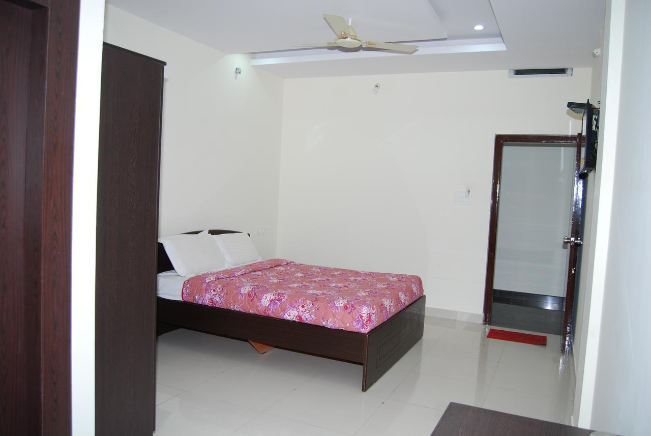 Hôtel Pratham Residency à Mysore Extérieur photo