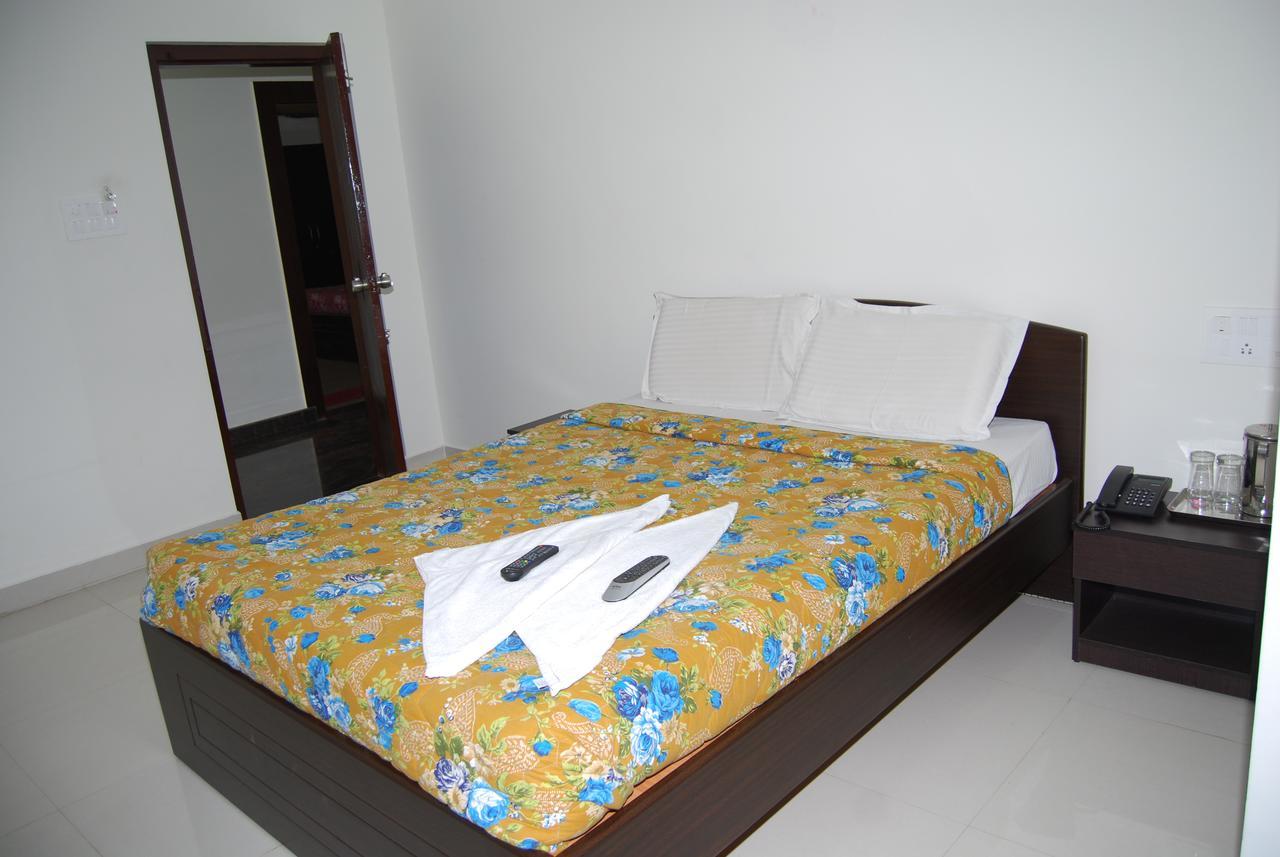 Hôtel Pratham Residency à Mysore Extérieur photo