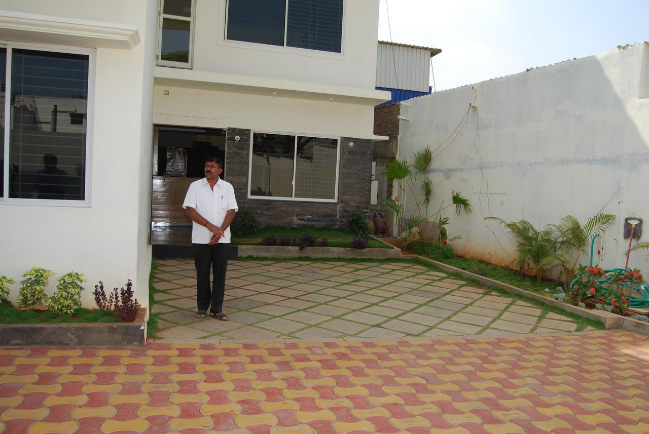 Hôtel Pratham Residency à Mysore Extérieur photo