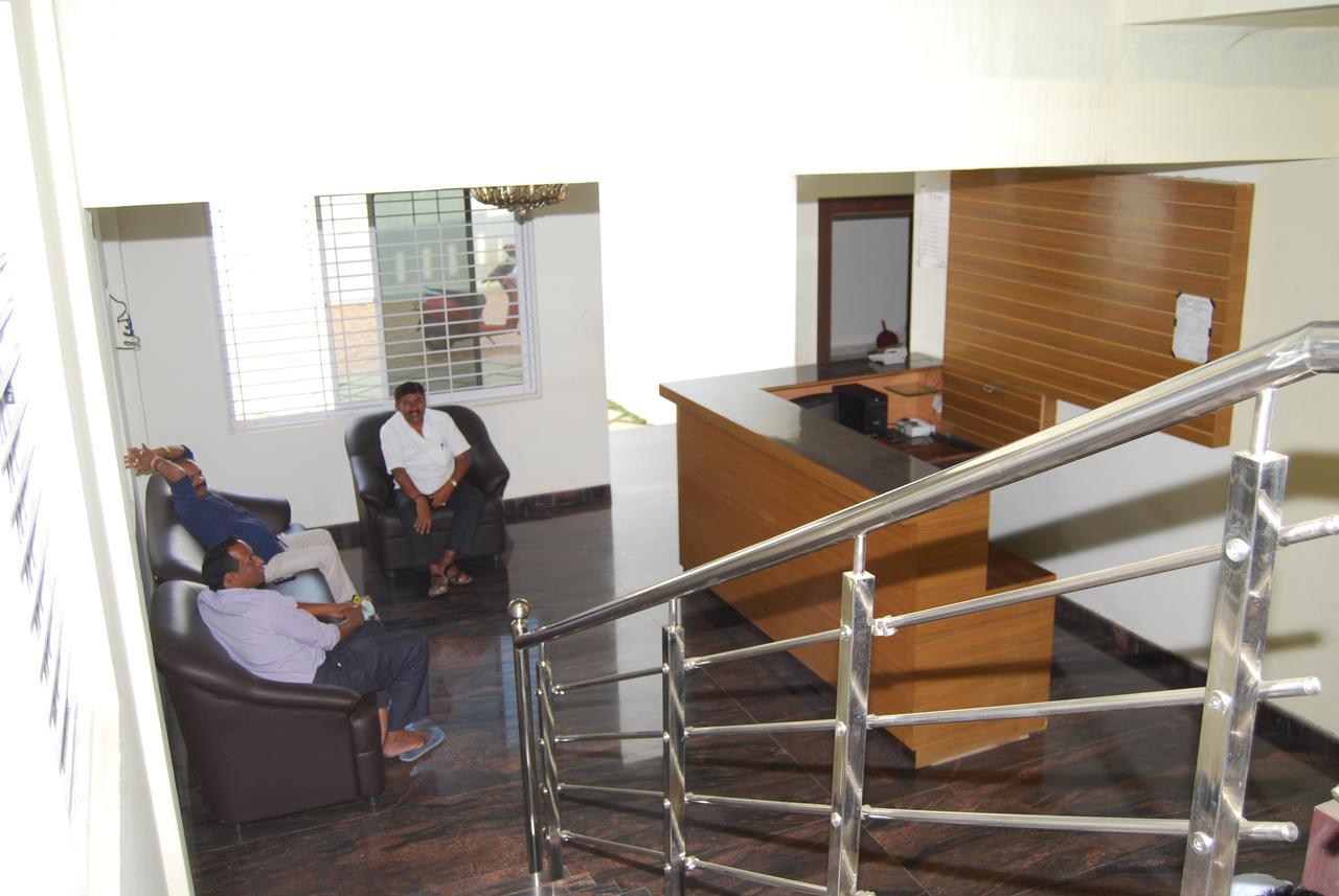 Hôtel Pratham Residency à Mysore Extérieur photo