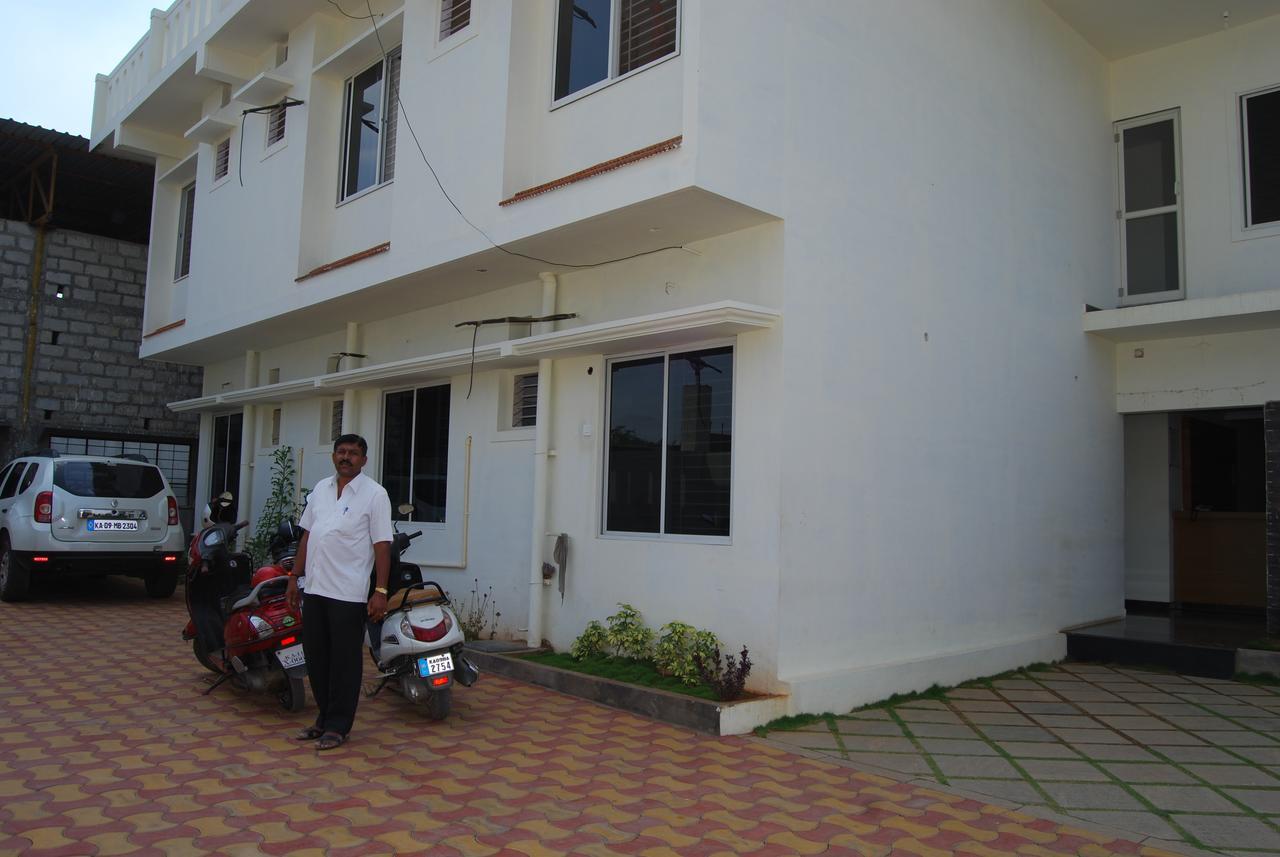 Hôtel Pratham Residency à Mysore Extérieur photo